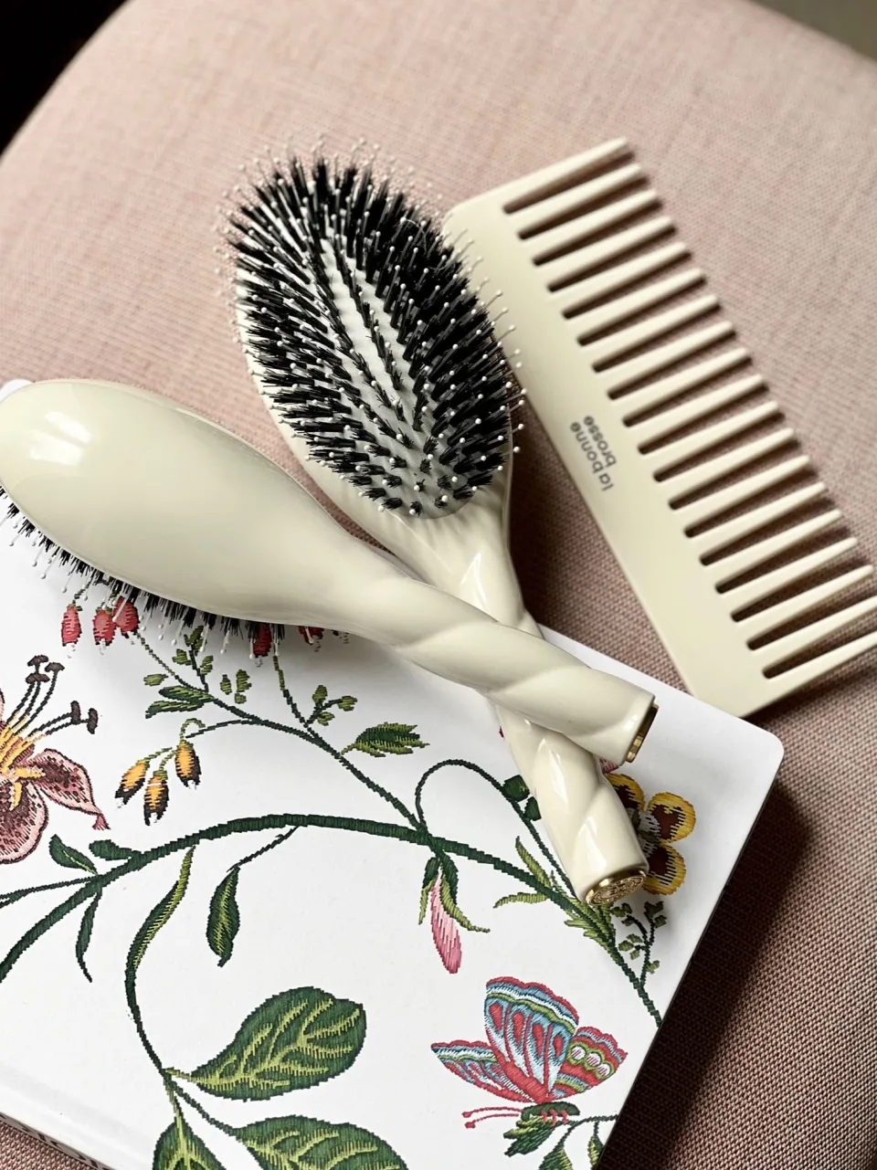 La Bonne Brosse Le Peigne Large Démêlant en Acétate Blanc Crème