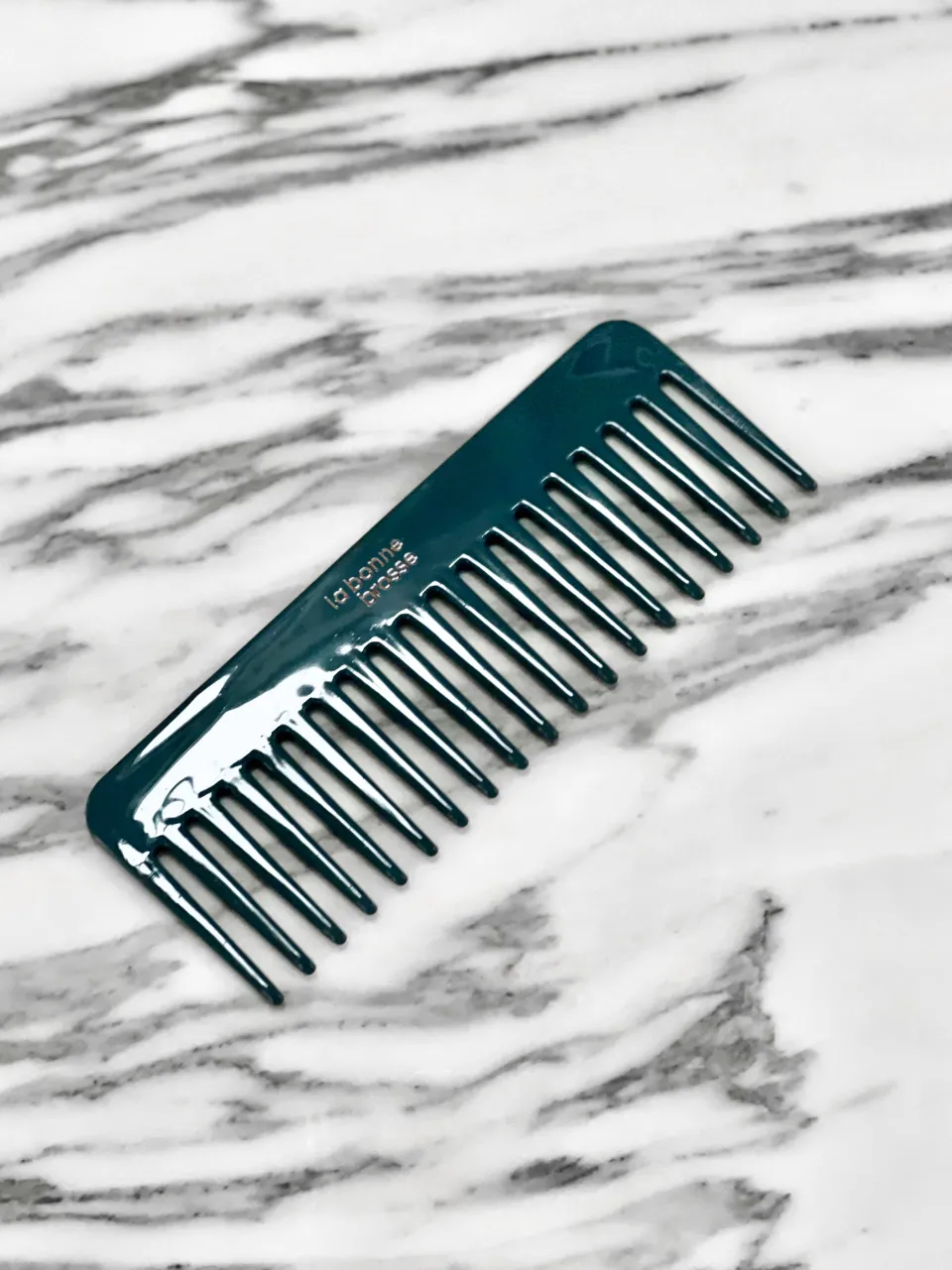 La Bonne Brosse Le Peigne Large Démêlant en Acétate Bleu Encre