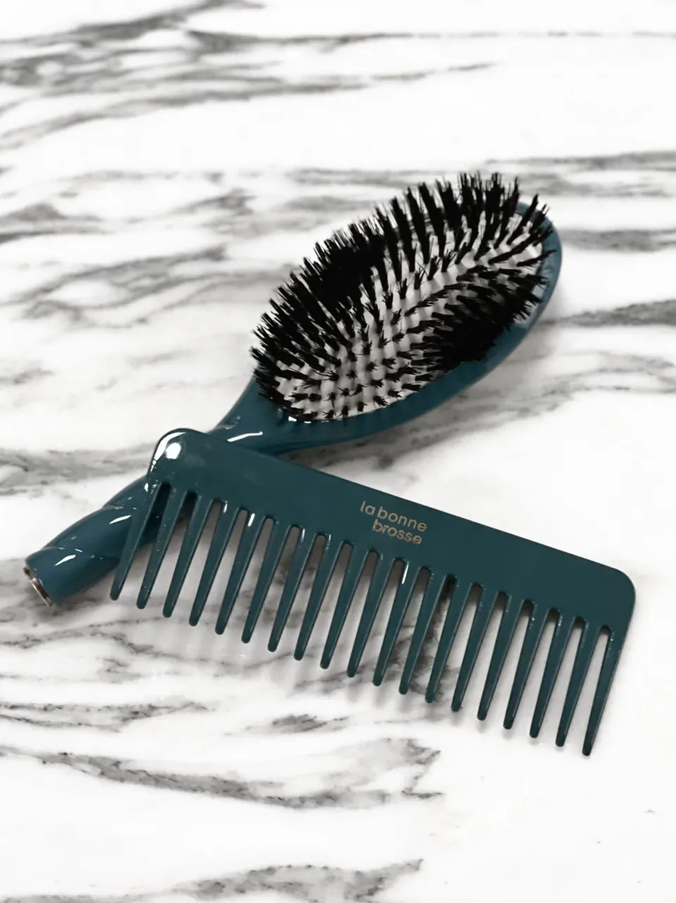 La Bonne Brosse Le Peigne Large Démêlant en Acétate Bleu Encre