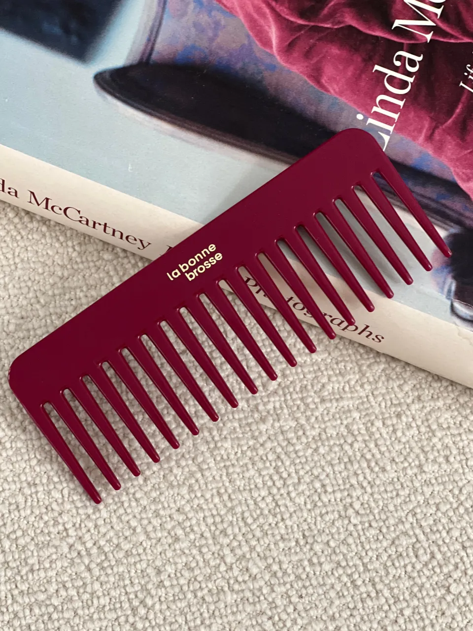 La Bonne Brosse Le Peigne Large Démêlant en Acétate Rouge Cerise