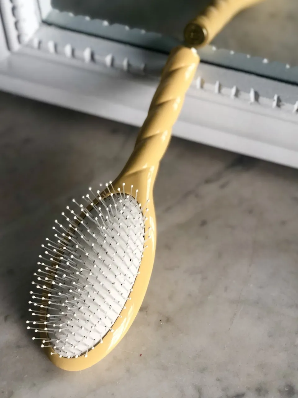 La Bonne Brosse N.04 La Brosse Démêlante & Massante LA MIRACLE Jaune Safran