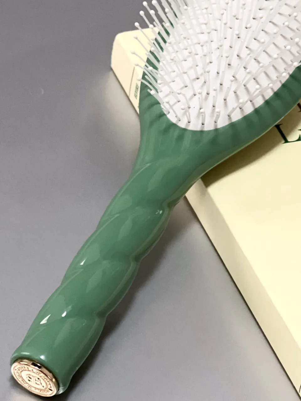 La Bonne Brosse N.04 La Brosse Démêlante & Massante LA MIRACLE Vert Amande