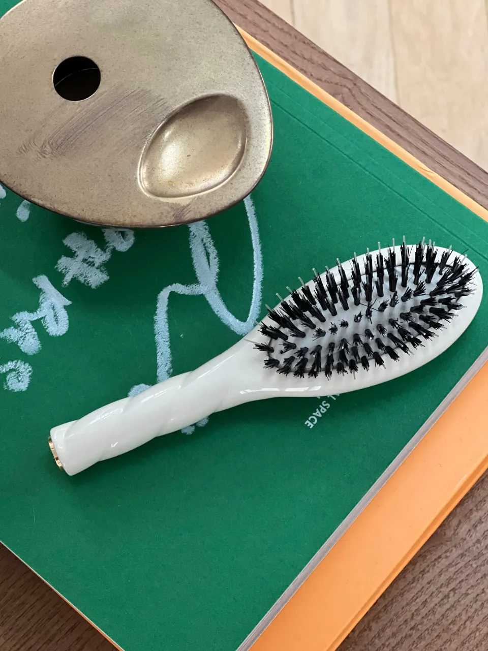 La Bonne Brosse N.02 La Petite Brosse Démêlante & Soin L’INDISPENSABLE Blanc Crème