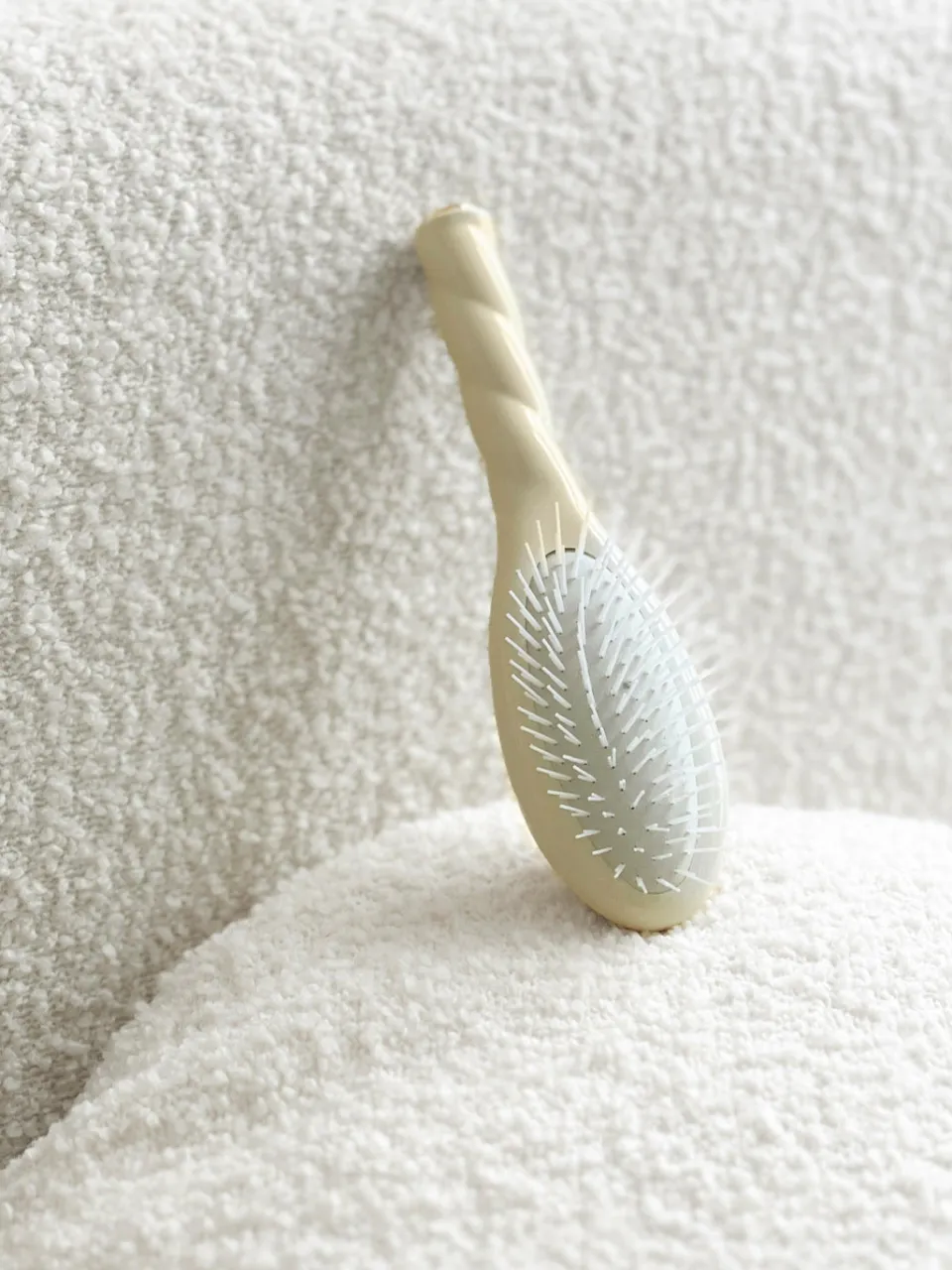 La Bonne Brosse N.07 La Petite Brosse Démêlante & Stimulante L'INTENSE Blanc Crème